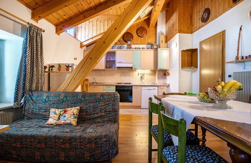 Celledizzo Apartment | Apartment 'Casa Ai Laresi 2' with Private Garden and Wi-Fi