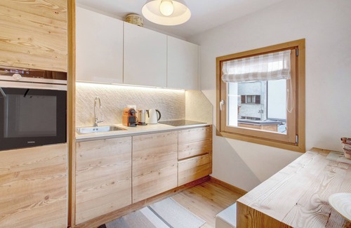 Isolaccia Apartment | Apartment "Casa Al Rin Ski Bike and Wellness" with Balcony & Wi-Fi