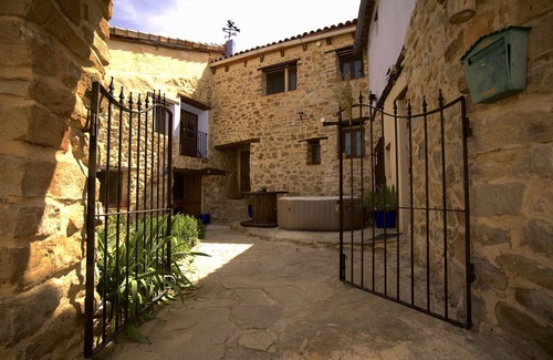 La Cuevarruz Apartment | Apartment "Casa de los Sueños - Escala" with Shared Terrace, Wi-Fi & A/C