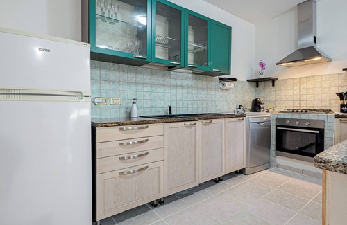 Padru Apartment | Apartment 'Casa Elisa' with Mountain View, Wi-Fi and Air Conditioning