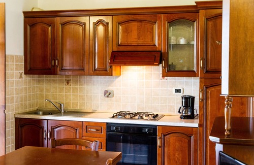 La Pesta Apartment | Apartment 'Casa Vacanza Il Carpignone 1' with Lake View, Pool and Garden