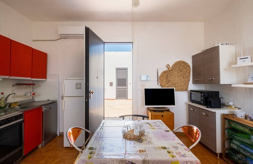 Torre dell'Orso Apartment | Apartment 'Casa Dei Pini' with Private Terrace, Wi-Fi and Air Conditioning