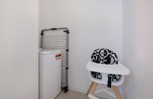 Colombaro Apartment | Apartment "Casa Mavi" with Shared Terrace, Wi-Fi & Air Conditioning