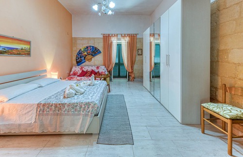 Giurdignano Apartment | Apartment 'Casa Vacanze Vicino A Otranto' with Private Terrace and Air Conditioning