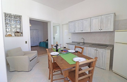 Otranto Apartment | Apartment "Casa Vacanza Locorotondo Otranto" with Garden, Shared Pool & Wi-Fi
