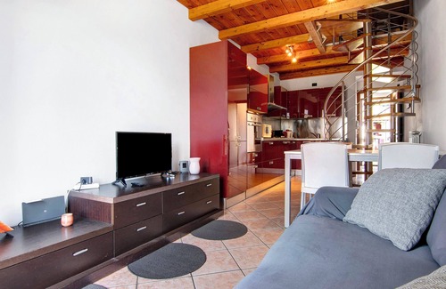 Dongo Apartment | Apartment 'Casa Vacanze Vigna Del Lago' with Lake View, Shared Pool and Wi-Fi
