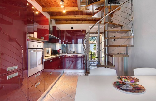Dongo Apartment | Apartment 'Casa Vacanze Vigna Del Lago' with Lake View, Shared Pool and Wi-Fi