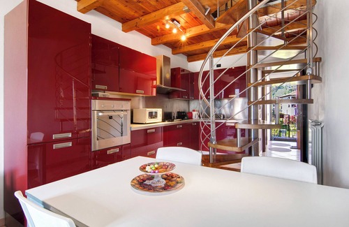 Dongo Apartment | Apartment 'Casa Vacanze Vigna Del Lago' with Lake View, Shared Pool and Wi-Fi