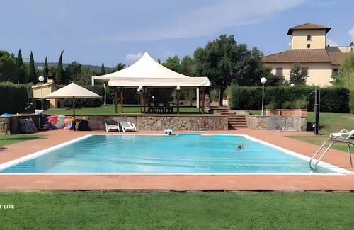 Capraia e Limite Apartment | Apartment 'Certopiano' with Shared Pool, Private Garden and Wi-Fi