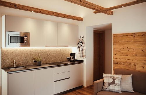San Genesio Apartment | Apartment "Chalet La Flüta Viola" with Mountain View, Balcony and Wi-Fi