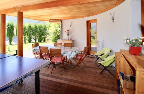 Forville Apartment | Apartment "Charmant dans Chalet" with Mountain View, Private Terrace & Wi-Fi