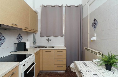 Aigaleo Apartment | Apartment 'Chris with A Veranda' with Shared Terrace, Wi-Fi and Air Conditioning