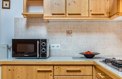 La Villa Apartment | Apartment 'Ciasa Alfred' with Mountain View, Wi-Fi & Balcony