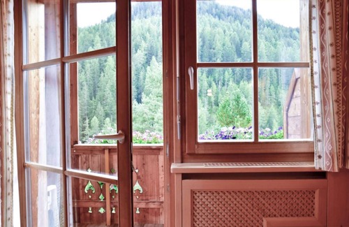 La Valle Apartment | Apartment "Ciasa Mirio Pars" with Mountain View, Wi-Fi & Balcony