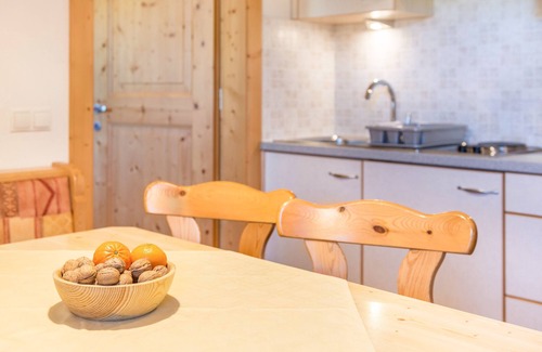 La Valle Apartment | Apartment Ciasa Raut App Valüz with Mountain View, Garden & Wi-Fi