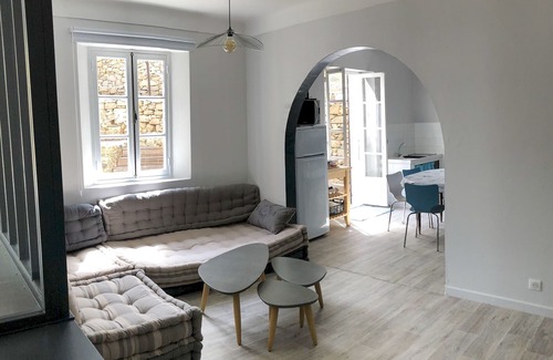 Algajola Apartment | Apartment-Comfort-Private Bathroom-Côté Jardin