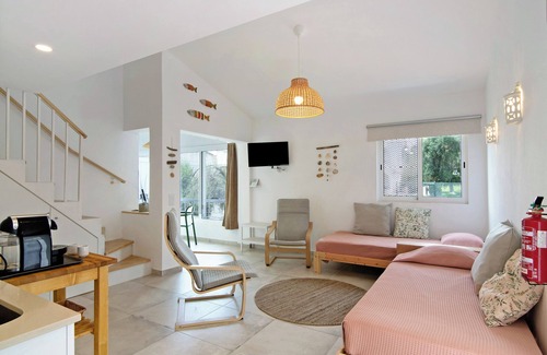 Santa Luzia Apartment | Apartment 'Cosy Beach Loft Pedras Del Rei' with Shared Pool, Wi-Fi and Air Conditioning