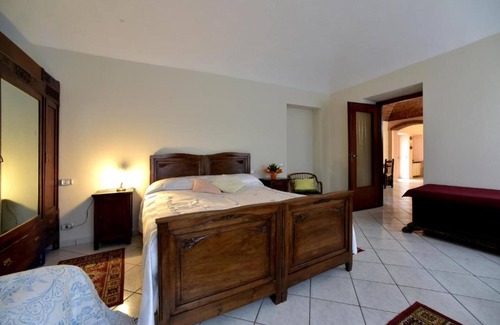 Castell'Alfero Apartment | Apartment 'Country House Bea' with Shared Pool, Shared Garden and Wi-Fi