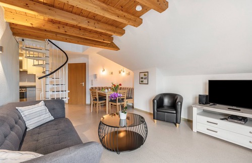 Hilzingen Apartment | Apartment 'D G Mit Balkon' with Balcony and Wi-Fi