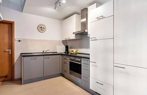 Hilzingen Apartment | Apartment 'D G Mit Balkon' with Balcony and Wi-Fi