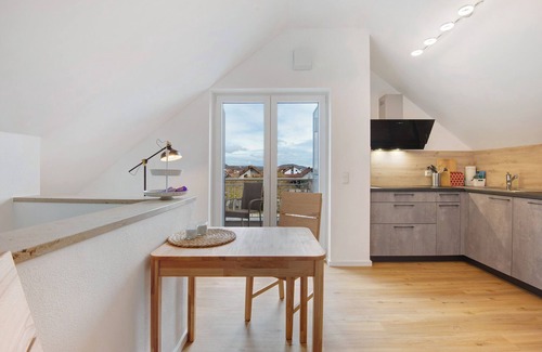 Tegernheim Apartment | Apartment 'Dachstudio Am Donau Rad Weg' with Mountain View, Balcony and Wi-Fi