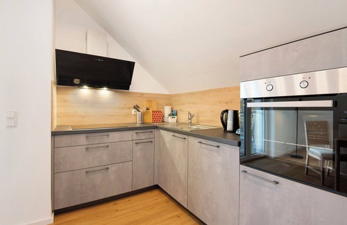 Tegernheim Apartment | Apartment 'Dachstudio Am Donau Rad Weg' with Mountain View, Balcony and Wi-Fi