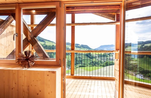 Fie allo Sciliar Apartment | Apartment "Daimlhof Ferienwohnung Moosherz" with Mountain View, Garden, Balcony & Wi-Fi