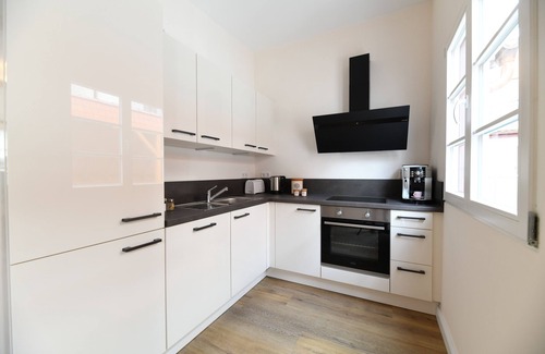 Heppenheim Apartment | Apartment 'Das Schiefe Haus Whg Bergstrasse' with Balcony and Wi-Fi