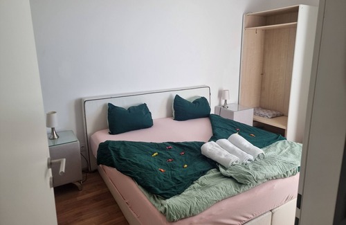 Floridsdorf Apartment | Apartment 'Das Schöne Wien' with Balcony, Wi-Fi and Air Conditioning