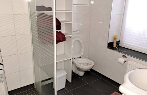 Graitschen b. Burgel Apartment | Apartment 'An Der Gleise' with Wi-Fi