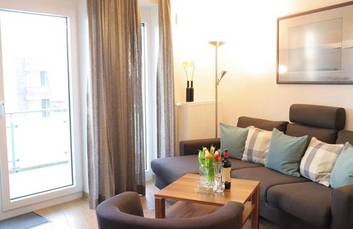 Wurster Nordseekuste Apartment | "Apartment Sonnenbogen: North Sea magic and comfort on the dike!"