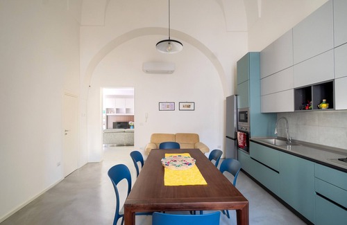 Galatina Historic Centre Apartment | Apartment 'Dell'Arco' with Wi-Fi and Air Conditioning