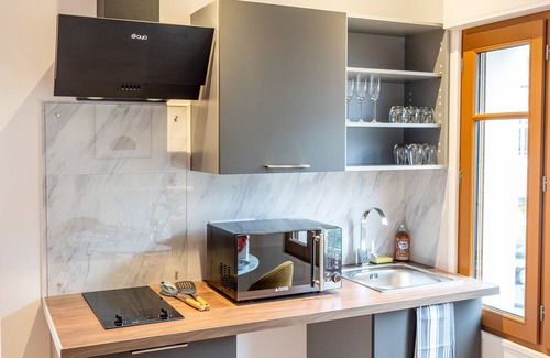 Saint-Quentin Apartment | Apartment-Deluxe-Ensuite with Shower-Street View