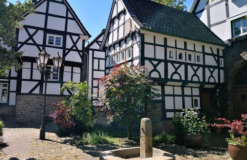 Alt-Wetter Apartment | Apartment-Designer-Ensuite with Bath-Garden view-Alte Tischlerei II