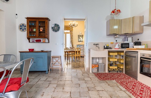 Maruggio Apartment | Apartment 'Donna Cesarina - Maison De Charme' with Private Terrace, Wi-Fi and Air Conditioning