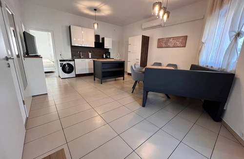 Koetz Apartment | Apartment 'Dreams Lodge' with Private Terrace, Wi-Fi and Air Conditioning