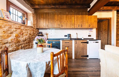 Vilafranca House | Apartment 'El Nido' with Mountain Views, Private Terrace and Private Garden