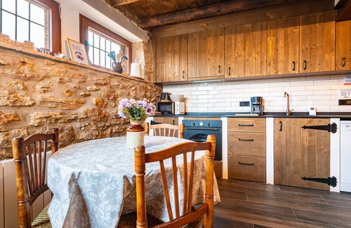 Vilafranca House | Apartment 'El Nido' with Mountain Views, Private Terrace and Private Garden