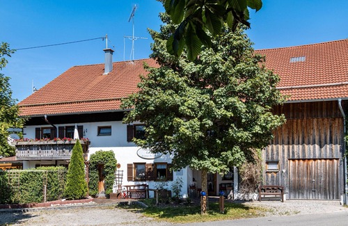 Bernbeuren Apartment | Apartment 'Echerschwang2' with Shared Garden, Balcony and Wi-Fi