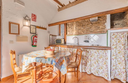 La Zubia Apartment | Apartment 'El Granero' with Mountain Views, Shared Pool and Wi-Fi