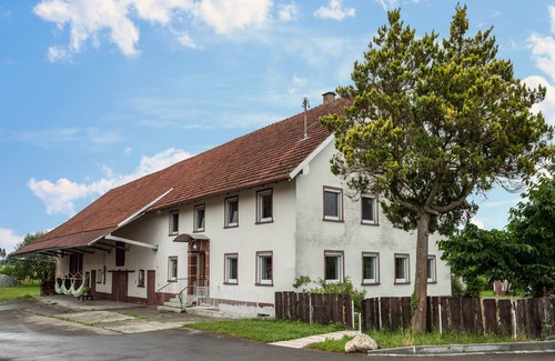Waggershausen Apartment | Apartment Ellenweiler bis 10 P with Wi-Fi, Terrace & Garden