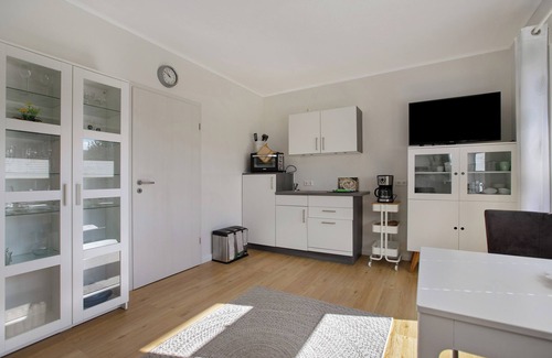 Meldorf Apartment | Apartment 'Elsa 2' with Private Terrace, Shared Garden and Wi-Fi