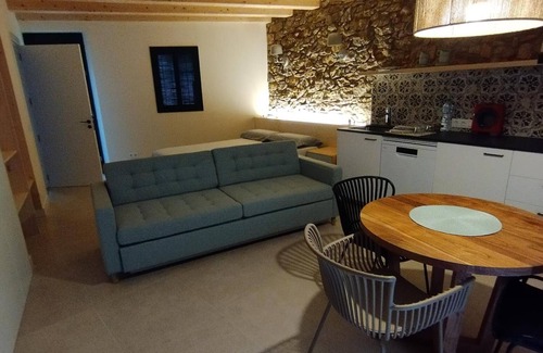 Peratallada Apartment | Apartment 'Empordà Peratallada' with Wi-Fi and Air Conditioning