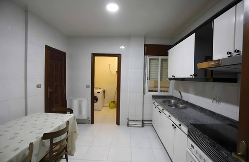 Monforte de Lemos Apartment | Apartment 'En Centro De Monforte' with Wi-Fi