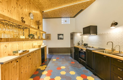 Terrades Apartment | Apartment "Espai Temps - Art Home" with Mountain View, Wi-Fi and Air Conditioning