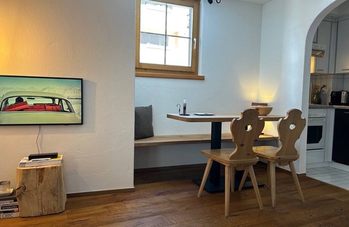 Samedan Apartment | Apartment Euforia - Elegant 2-Room Apartment