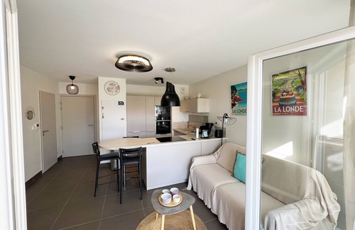 La Londe-les-Maures Apartment | Apartment for 3 people in Chateau Vert with swimming pool