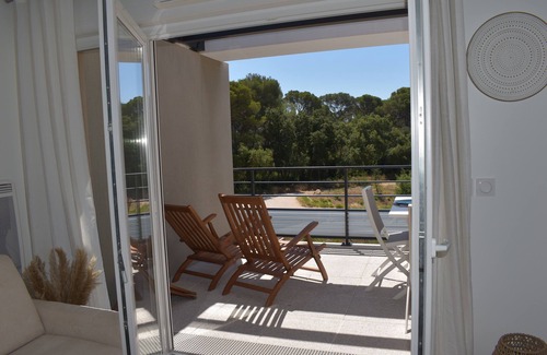 La Londe-les-Maures Apartment | Apartment for 3 people in Chateau Vert with swimming pool