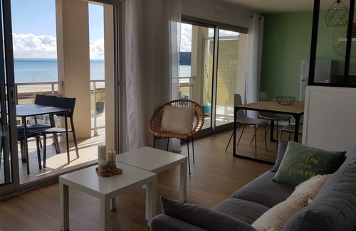 Binic Apartment | Apartment facing the sea 30 meters from the beach!
