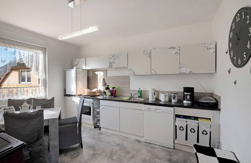 Kenz-Kustrow Apartment | Apartment 'Familienfreundliche' with Private Garden and Wi-Fi